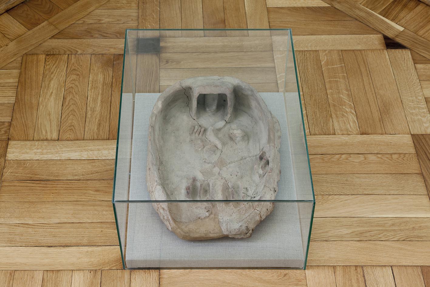 Taca ofiarna, Edfu (Egipt), glina, 10 × 31 × 40, Średnie Państwo, XII dynastia, nr inw.141475. Fot. Piotr Żyliński