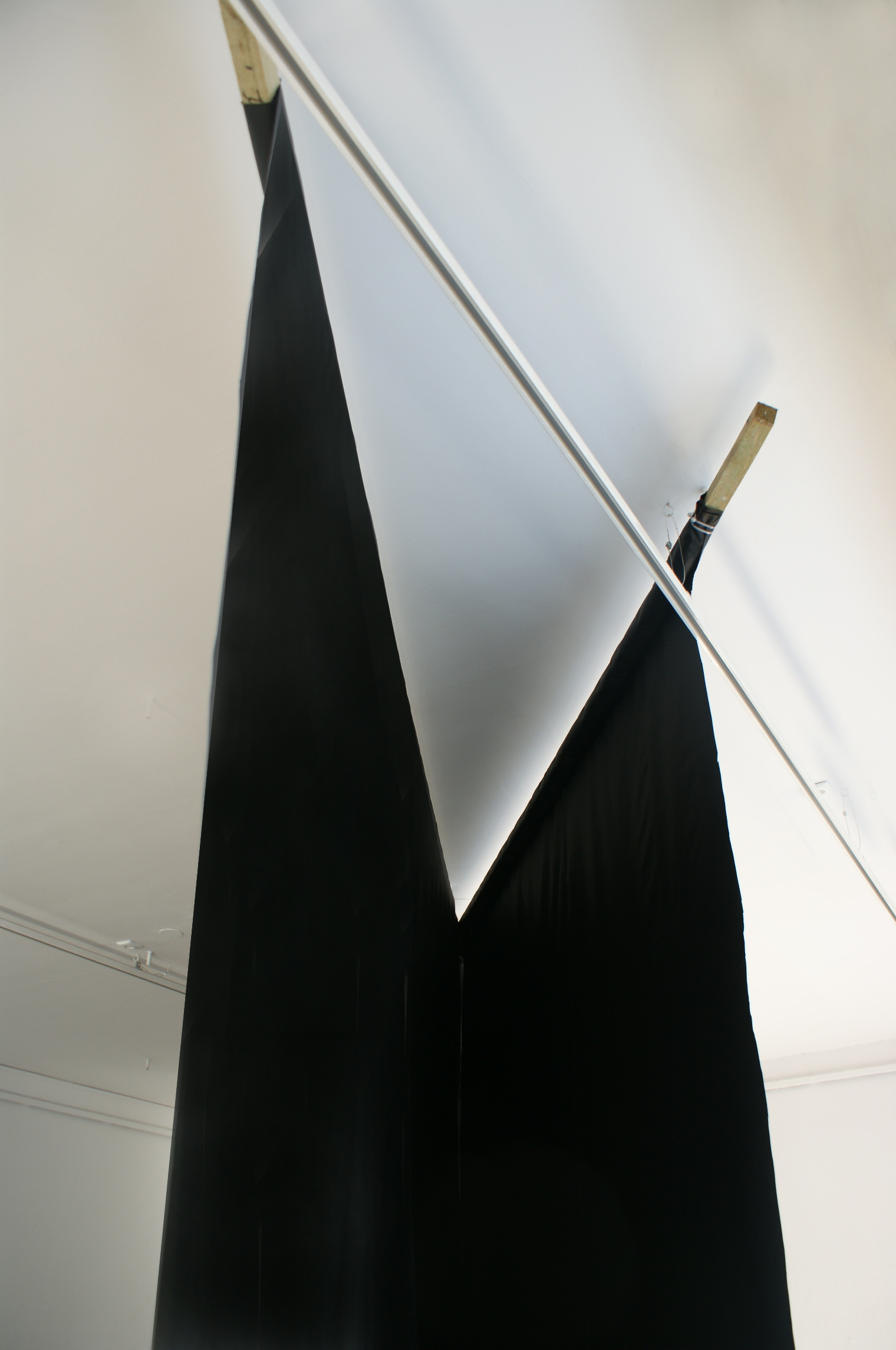 Iza Tarasewicz, fragment instalacji x, 2013
