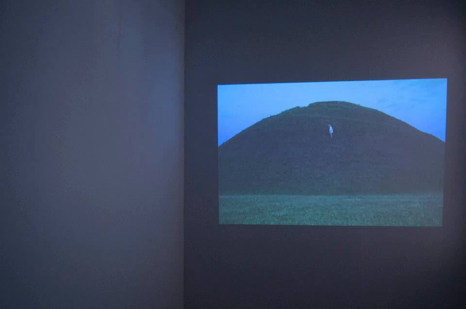  Kaja Dobrowolska, z cyklu "Emotional Landscapes" (2012), wideo -- in the fair land o' lokal_30.