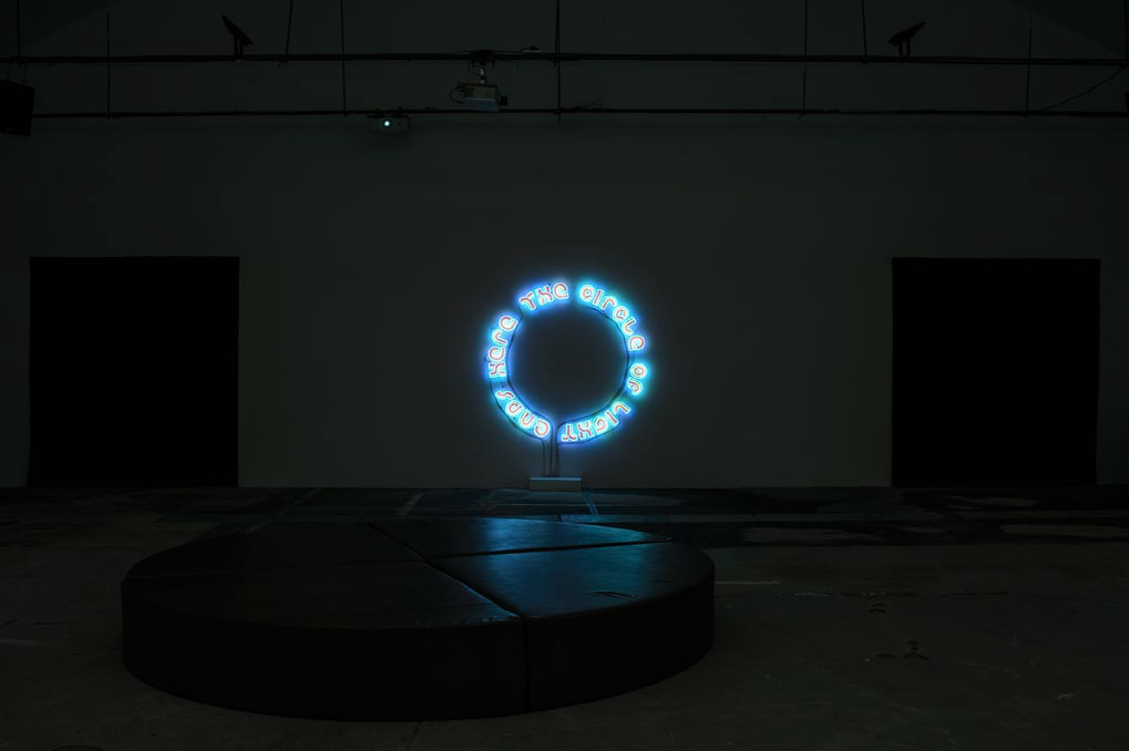 Hubert Czerepok, The Circle of Light Ends Here, 2013, neon, 200 x 200 cm 