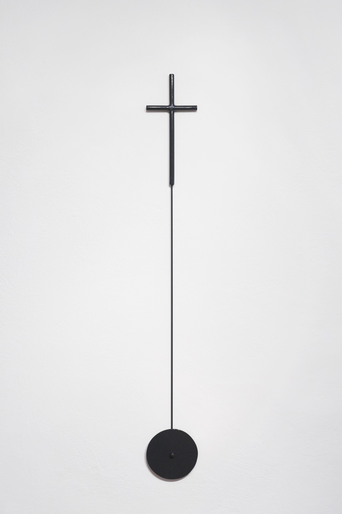 Krystian Truth Czaplicki, Krzyż na drogę, 2013. Stal malowana proszkowo