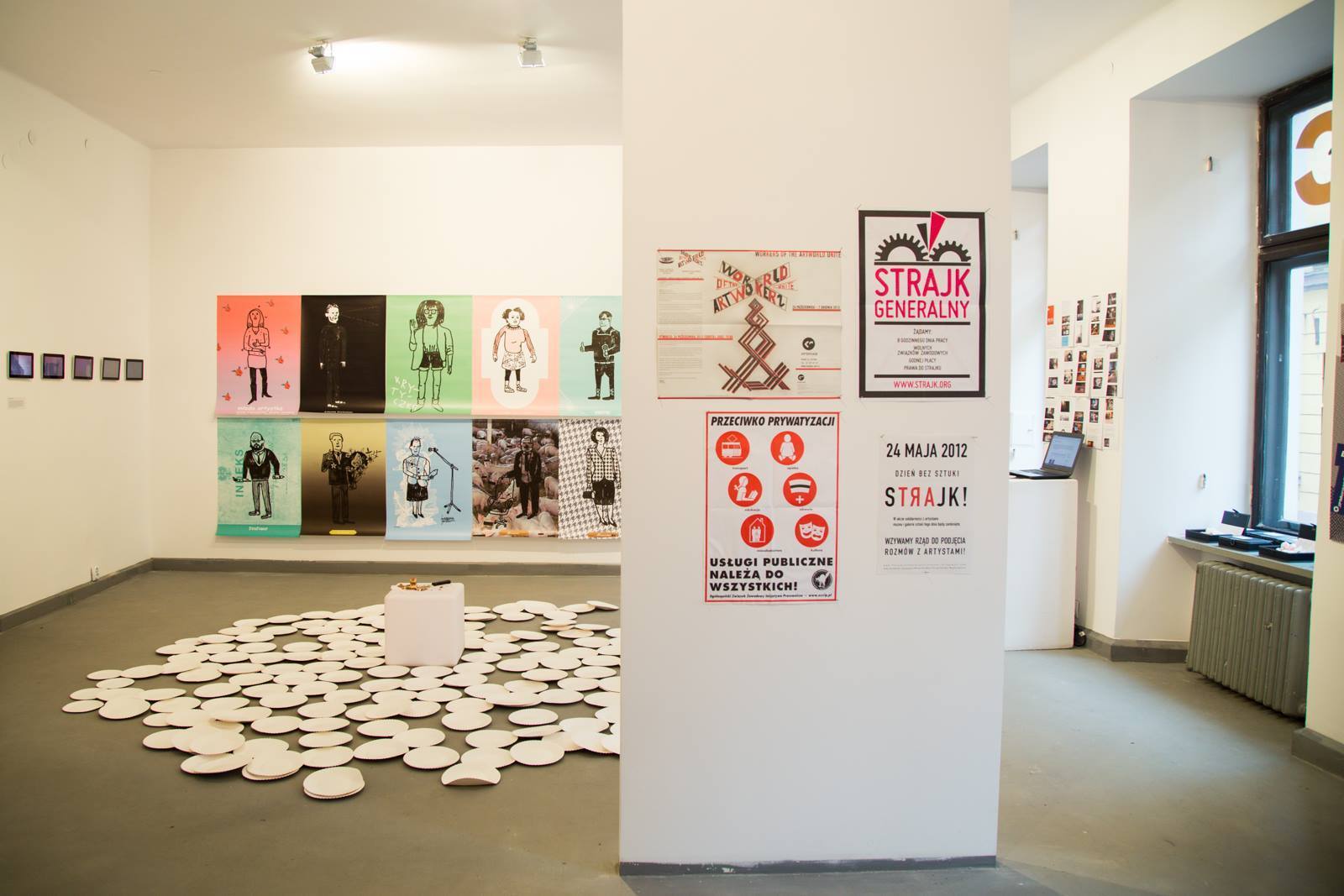 "Workers of the Artworld Unite", Galeria Szara, Cieszyn 2014, widok wystawy