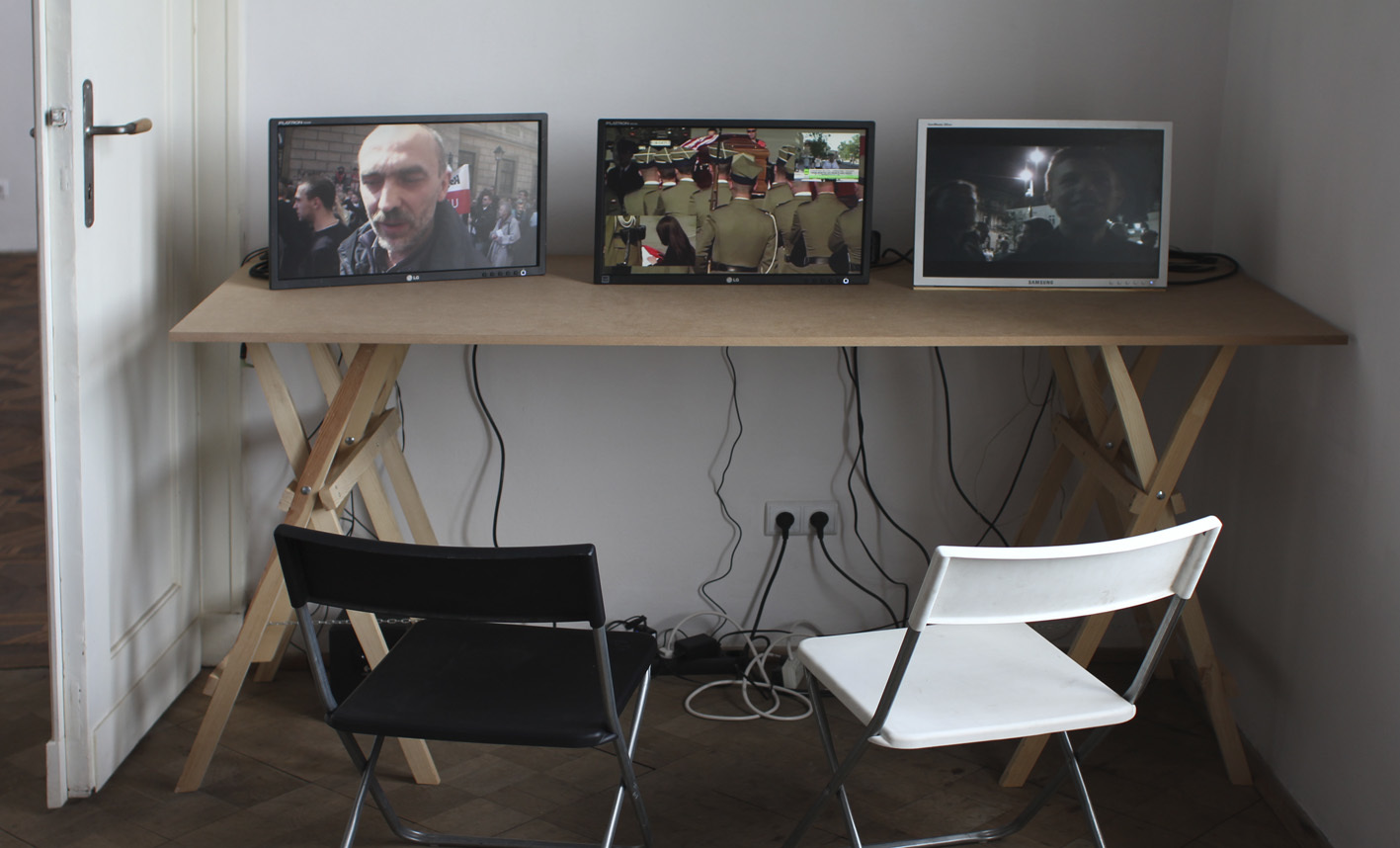 Instalacja wideo, Christoph Draeger, The Men who Stole the Moon, 2010, wideo HD, 26 min i A. Żmijewski, Katastrofa, 2010, wideo HD, 56 min