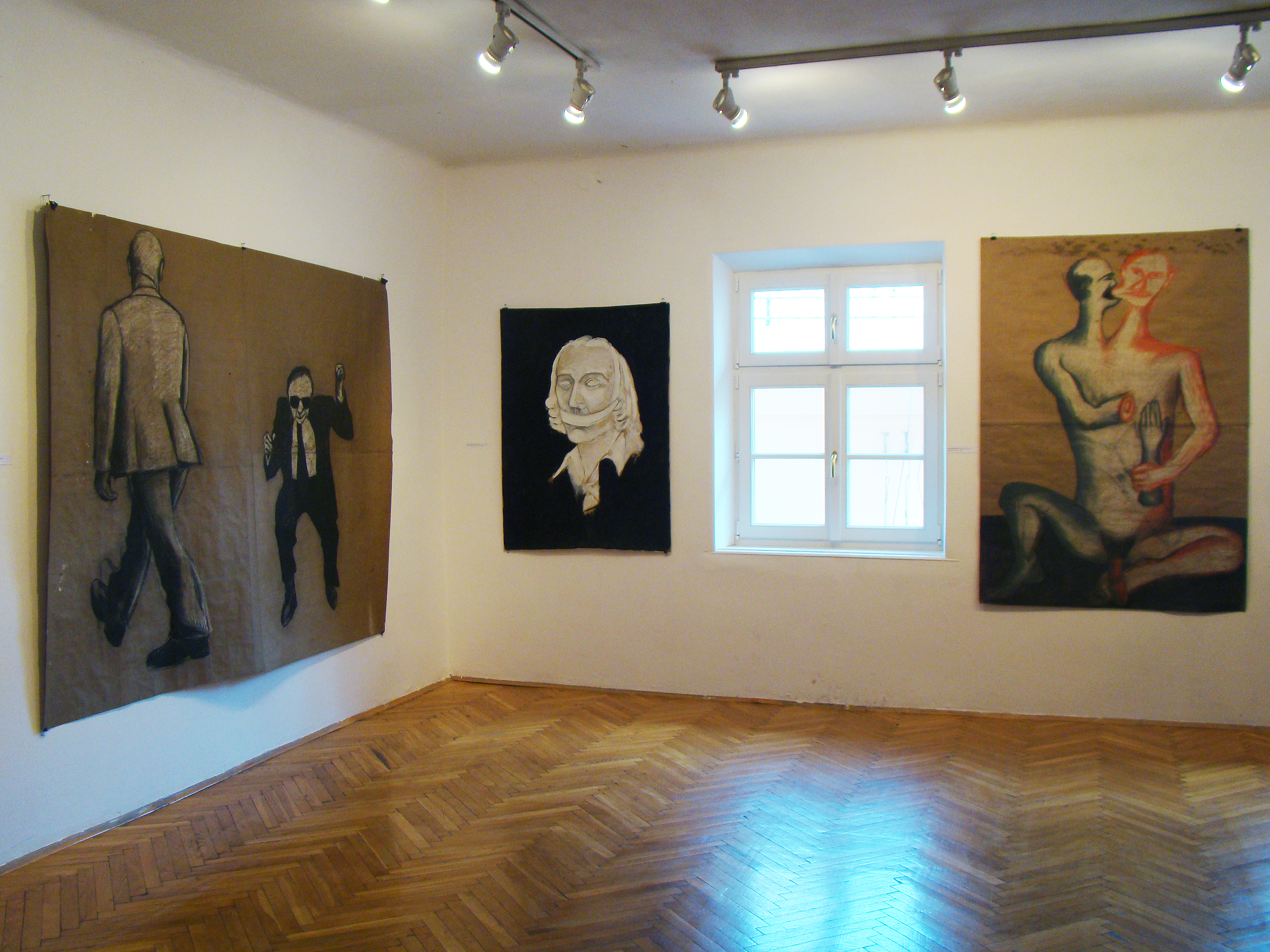 Jarosław Modzelewski, "Stare papiery, nowe obrazy", galeria Zderzak, widok na wystawę