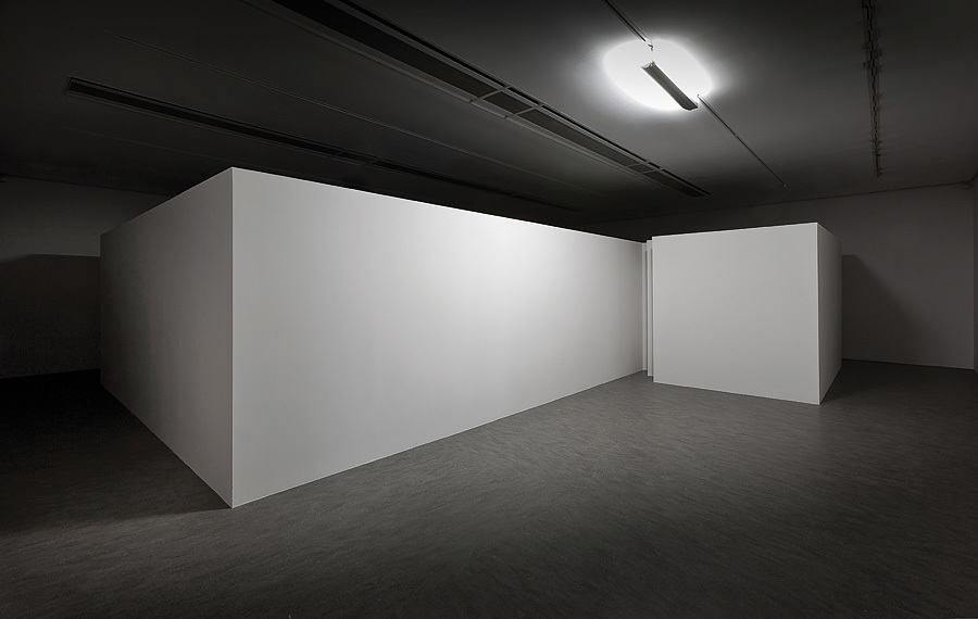 Mirosław Bałka, Knocking, 2014, widok instalacji w Centrum Sztuki Współczesnej Znaki Czasu, dzięki uprzejmości artysty, Fot. Wojciech Olech