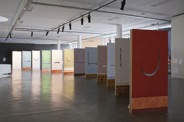 Widok instalacji Walid Raad, fot. Pedro Ivo Trasferetti  Biennale São Paulo, 2014