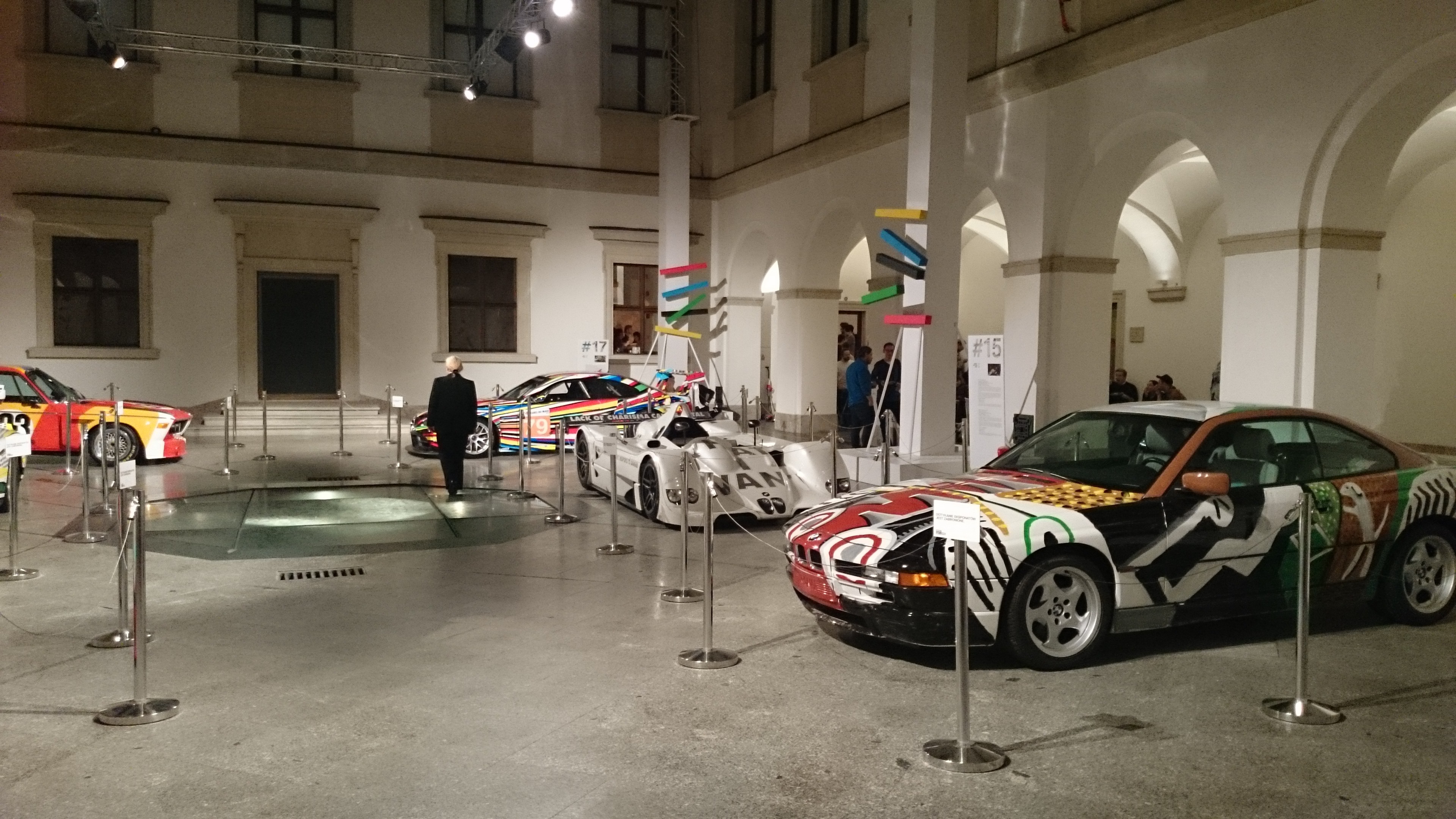 W CSW Zamek Ujazdowski właśnie otworzyła się wystawa Francisa Alysa, ale to co nam się rzuciło w oczy to wystawa Art Cars, na swój sposób kontrowersyjna...
