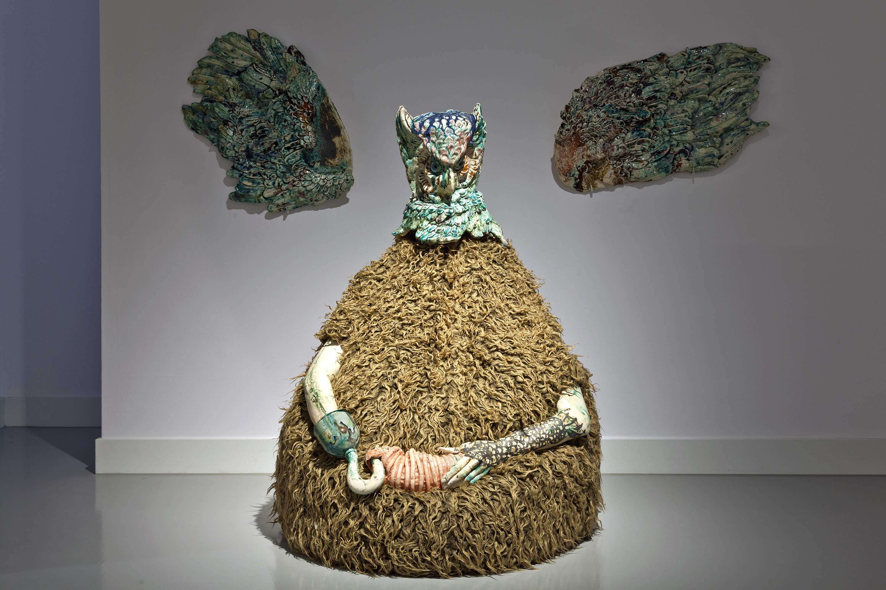 Kris Lemsalu, W Mojej Wannie Jestem Kapitanem, 2012, obiekt, ceramika, materiał, metal