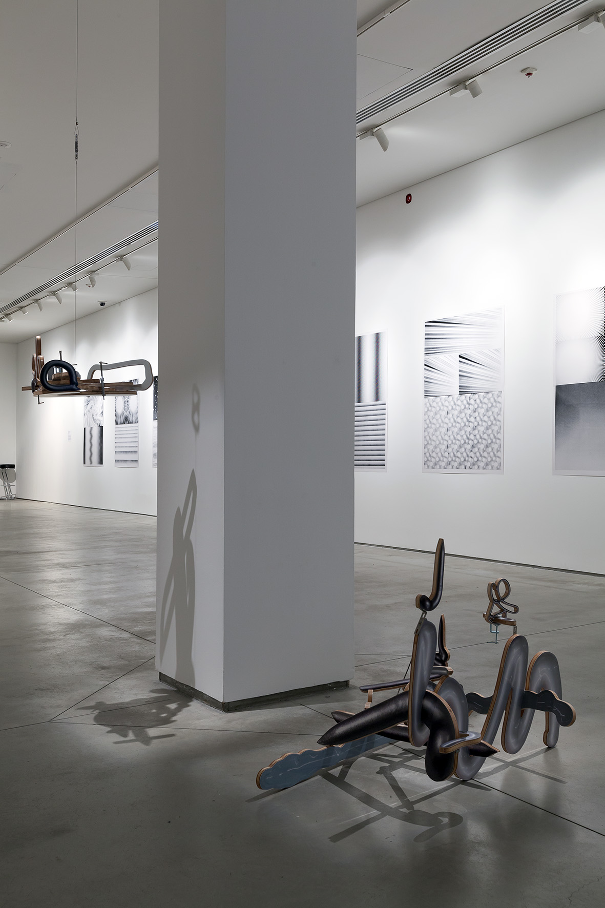 Teppei Kaneuji, Duch w płynnym pokoju (metal #1–3), 2014, 3 obiekty