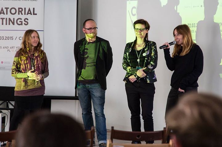 od lewej: Zuzana Štefková, Łukasz Dziedzic, Joanna Rzepka-Dziedzic i Aga Pindera, Curatorial Meetings /Spotkania kuratorskie Cieszyn 2015