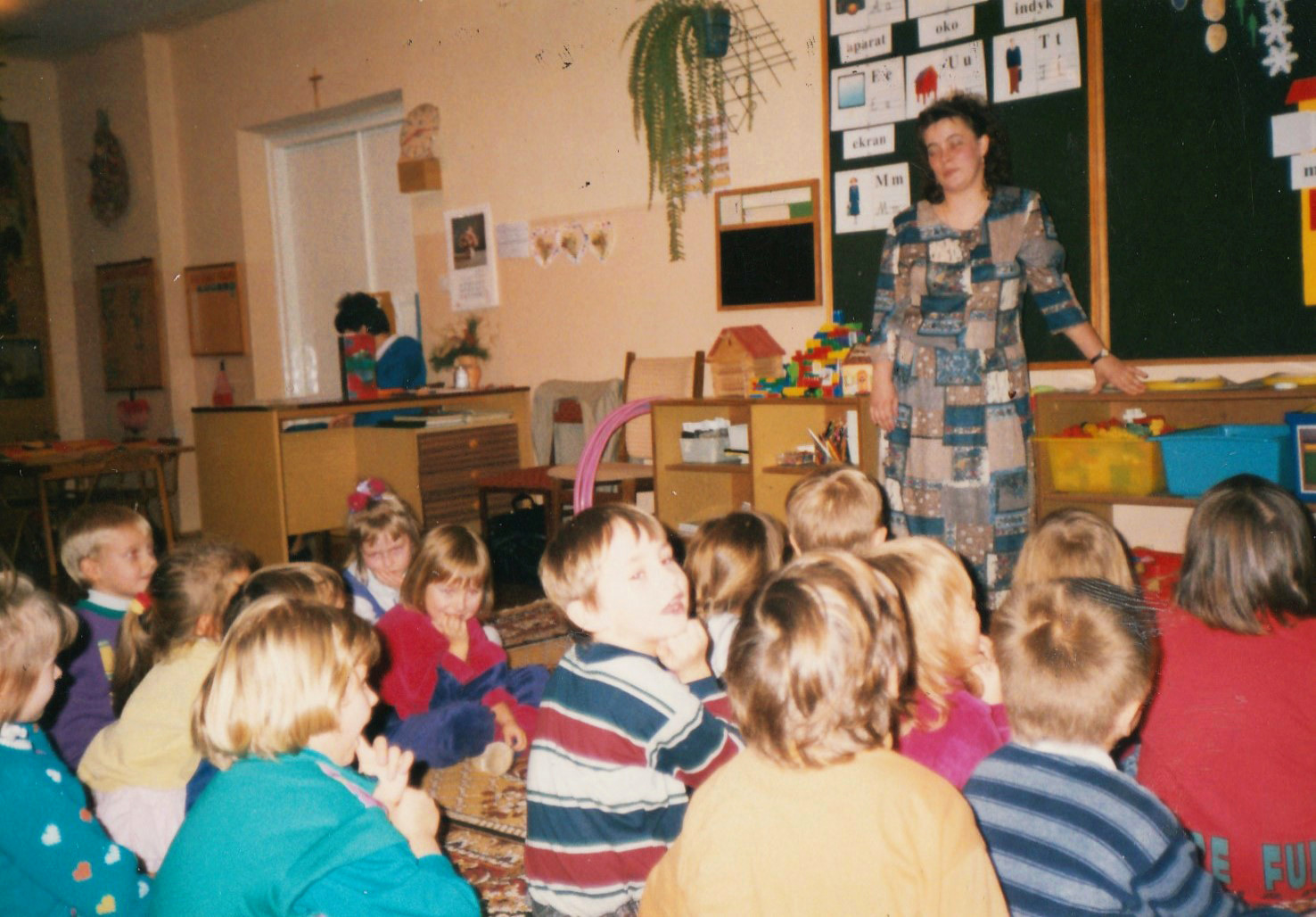 Zasępiona w przedszkolu obgryzam nerwowo paznokcie, 1996