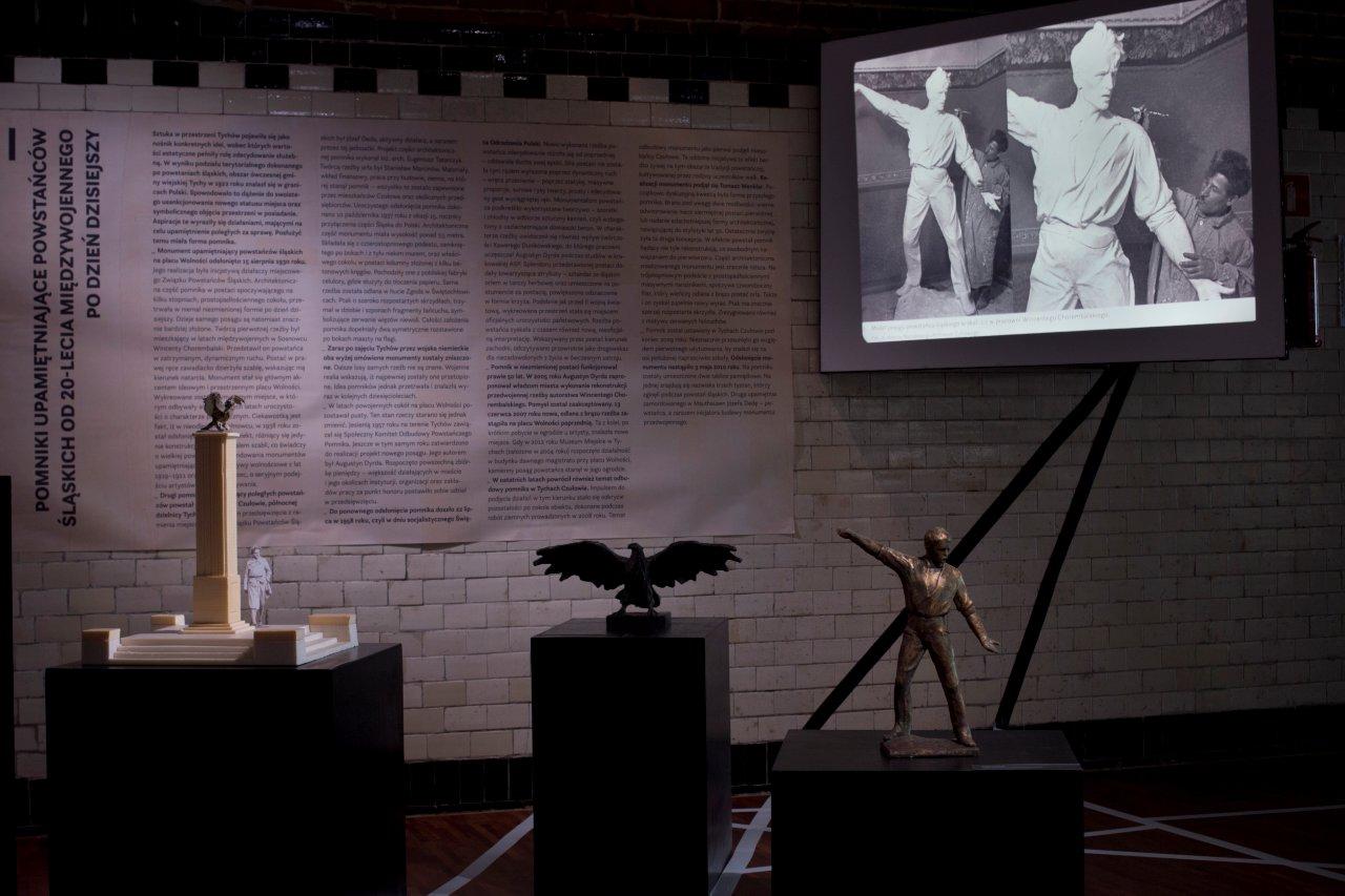 Część wystawy poświęcona pomnikom upamiętniającym powstańców śląskich