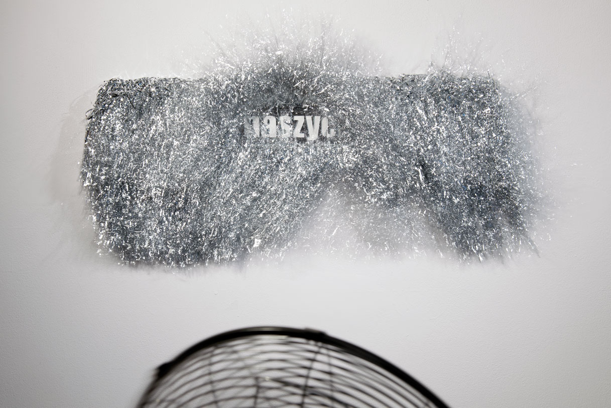 Yael Frank, „Śpiąc w naszych łóżkach / Sleeping in our beds”, instalacja / installation, 2012. Dzięki uprzejmości artystki oraz Galerii Labirynt w Lublinie