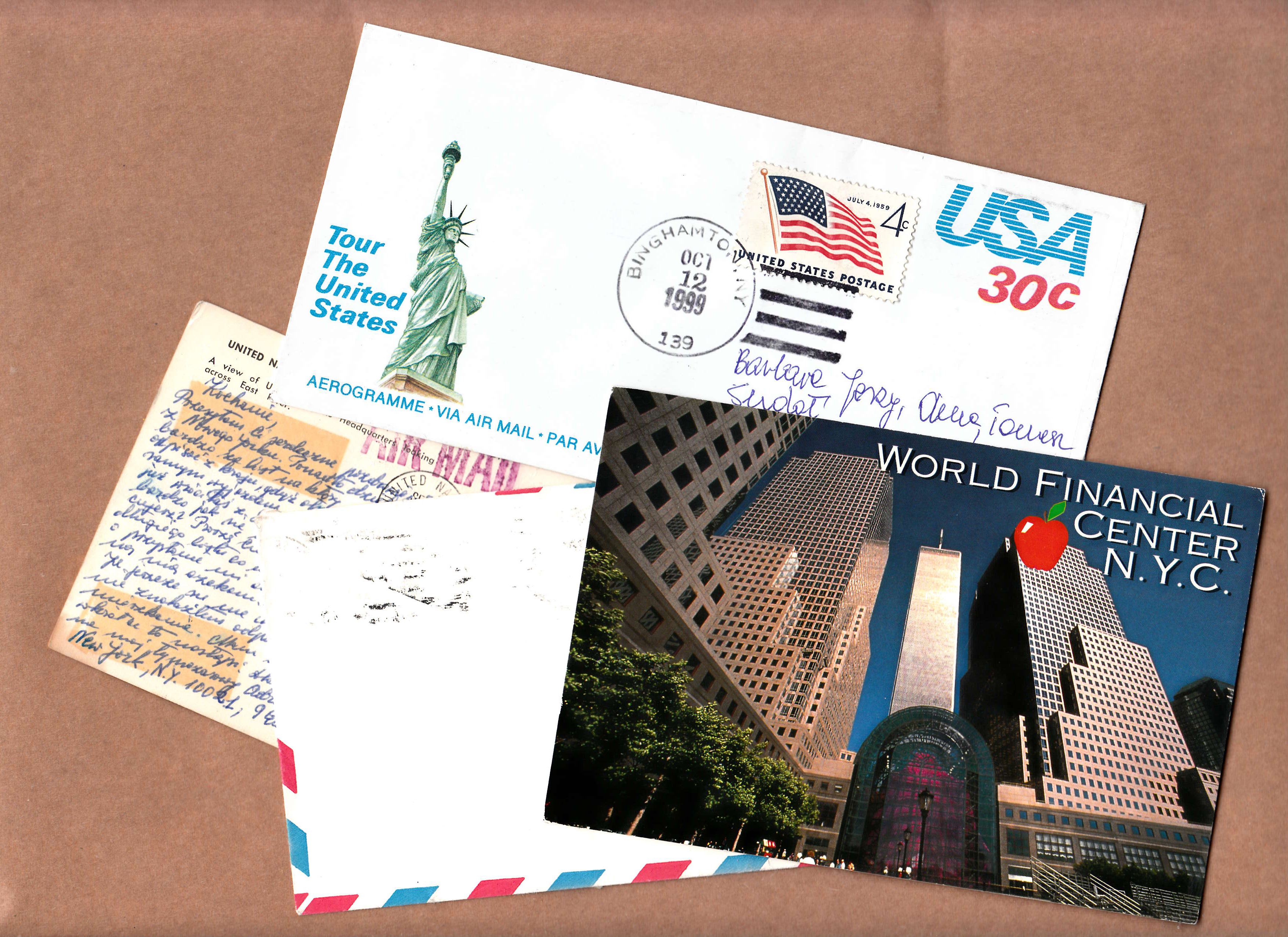 Kartki, koperty, listy ze Stanów od drugiej babki z osiedla, tej od LEGO, obiekty archiwalne