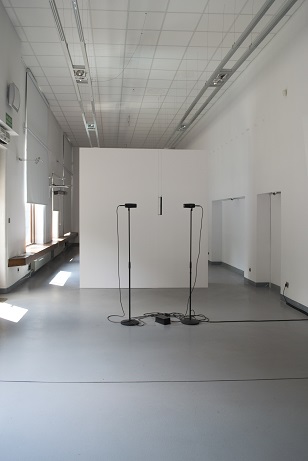 Judith Röder, Schirm (lightdots), 2015, szkło, oświetlenie punktowe odtwarzacz DMX