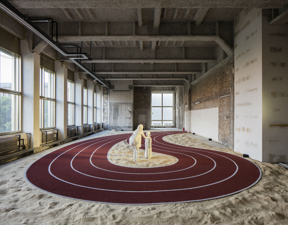 GCC, دﺩرﺭوﻭبﺏ ٕاﺍﯾﻳجابﯿﻴة/ Positive Pathways (+), 2016, widok wystawy; 9th Berlin Biennale, fot. Timo Ohler