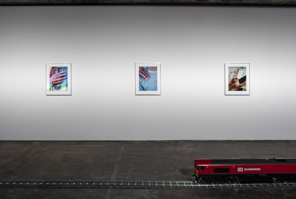 Josephine Pryde, The New Media Express, 2014, widok wystawy; 9th Berlin Biennale