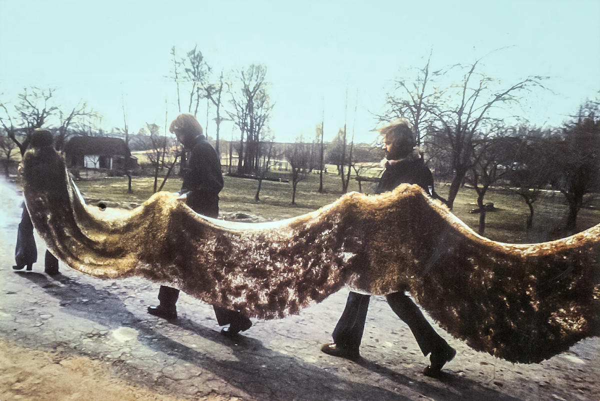 Teresa Murak, Dywan Wielkanocny, Kiełczewice, 1974, fot. Leopold Sarnecki