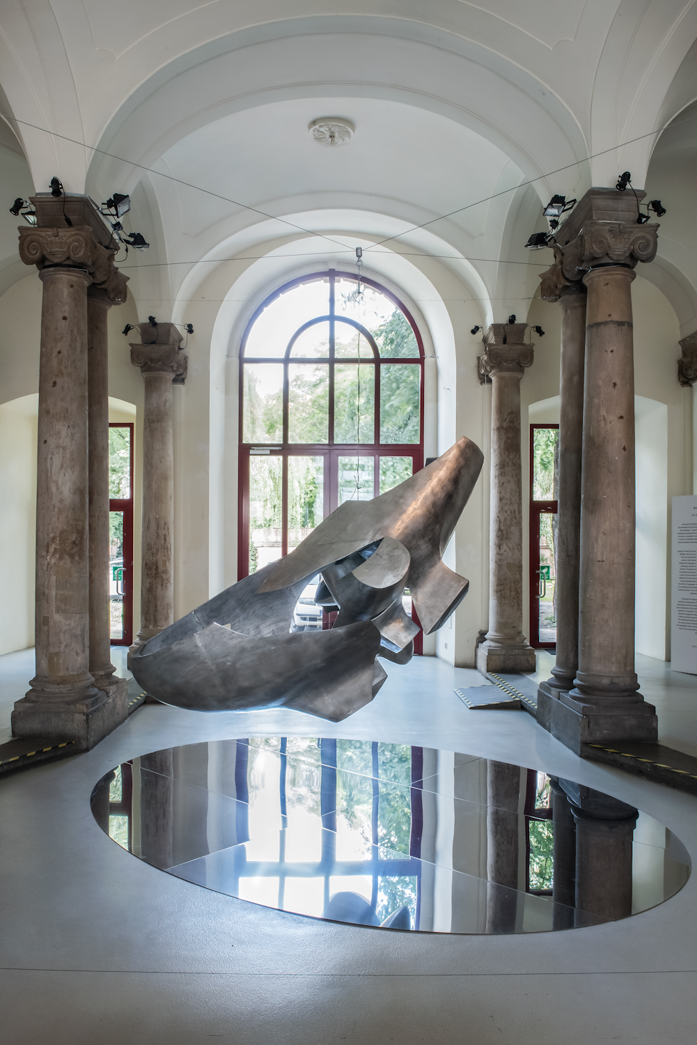 Krzysztof M. Bednarski, Moby Dick - Levitas, aluminium, 2014, dzięki uprzejmości BWA Wrocław