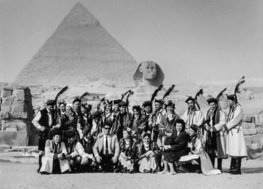 Zespół pieśni i tańca założony przy spółdzielni Kamionka w Łysej Górze podczas tournee, Egipt, lata sześćdziesiąte