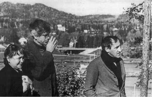 Od lewej: Maria Stangret-Kantor, Ole Henrik Moe, Tadeusz Kantor, Oslo, 1971, fot. Archiwum Fundacji im. Tadeusza Kantora
