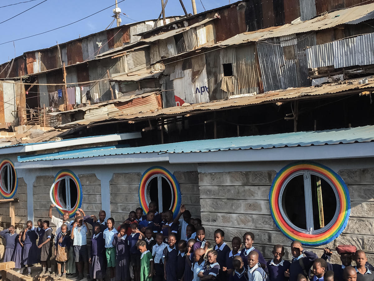 Odbudowa szkoły Macco School odbywająca się dzięki wsparciu finansowemu Fundacji Razem Pamoja i czynie społecznym mieszkańców Mathare Valley, 2016