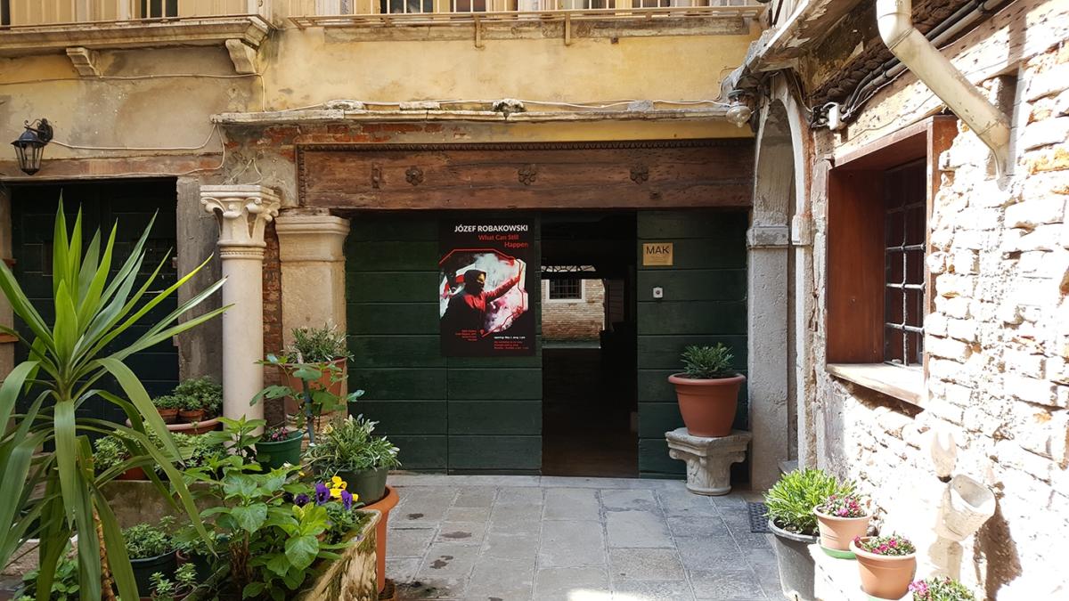 Co jeszcze może się wydarzyć, 2019 MAK Gallery, Wenecja, wejście