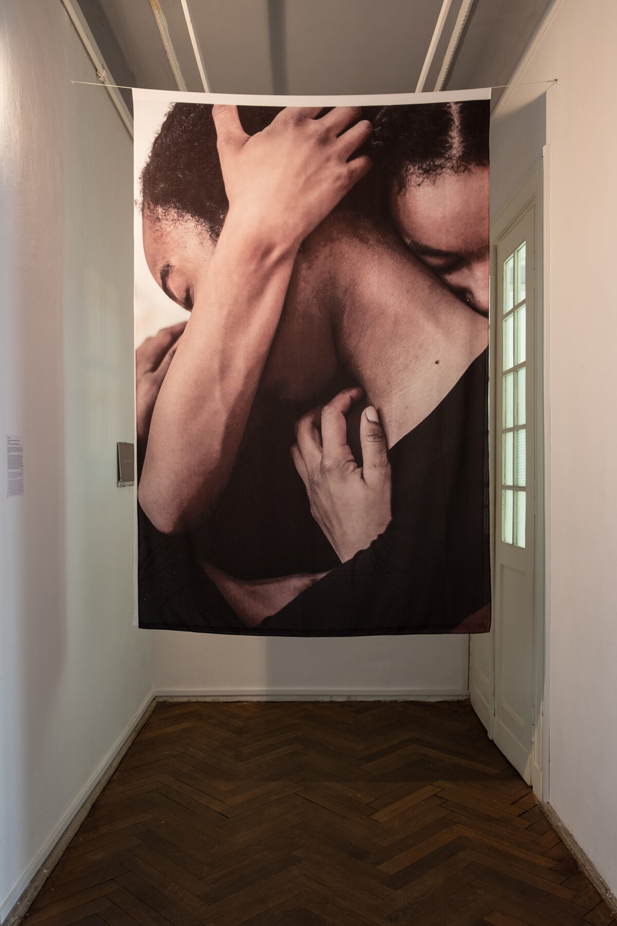 Karolina Sobel, Leżałam za długo w moim łóżku, 2019, widok z wystawy Poganki, dzięki uprzejmości galerii lokal_30, fot. Marcin Liminowicz