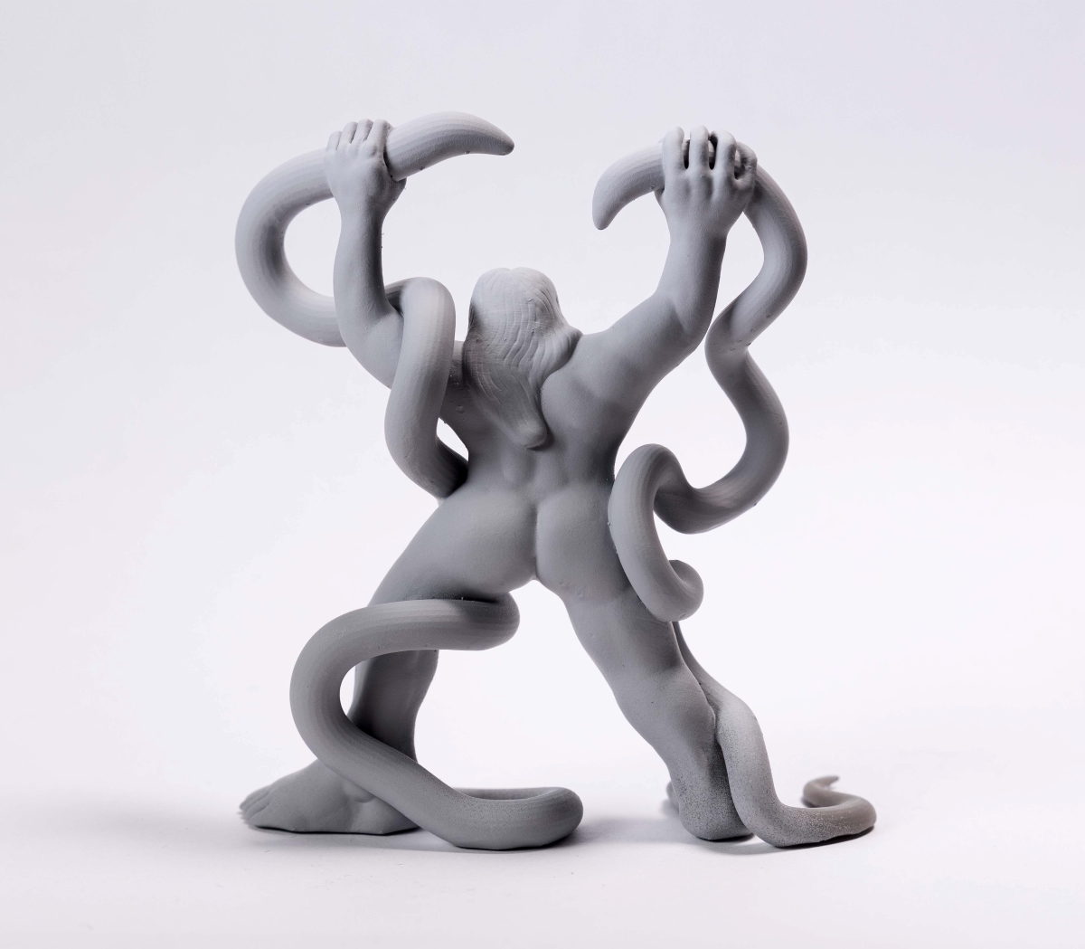 17. Rafał Dominik, Serpents Lair, 2021, wydruk żywicą 3D, farba w sprayu, 9 x 4 x 7 cm, dzięki uprzejmości artysty,