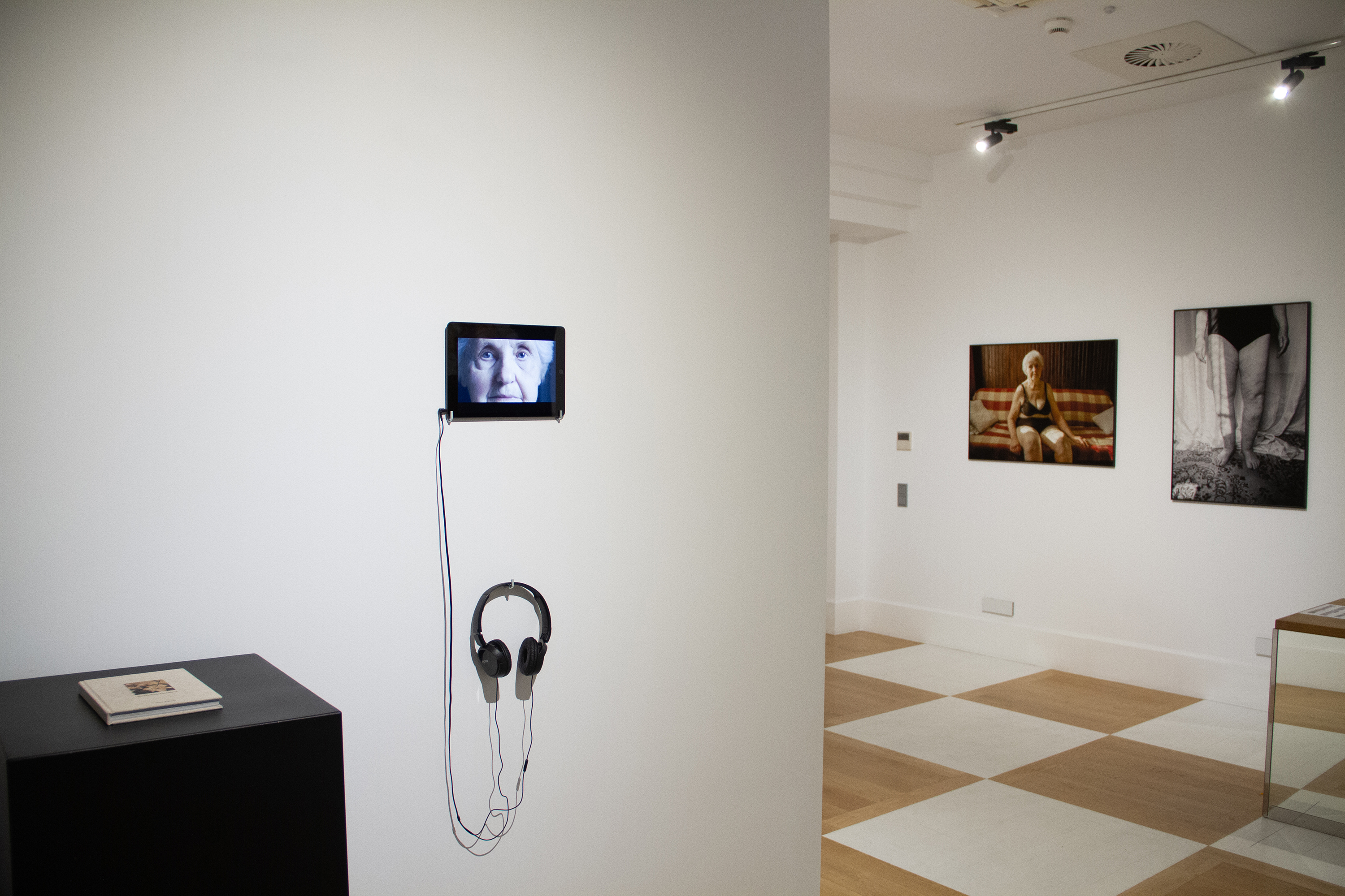 „ACCEPTANCE” Marty Karkosy w Galerii Très Bien w Warszawie