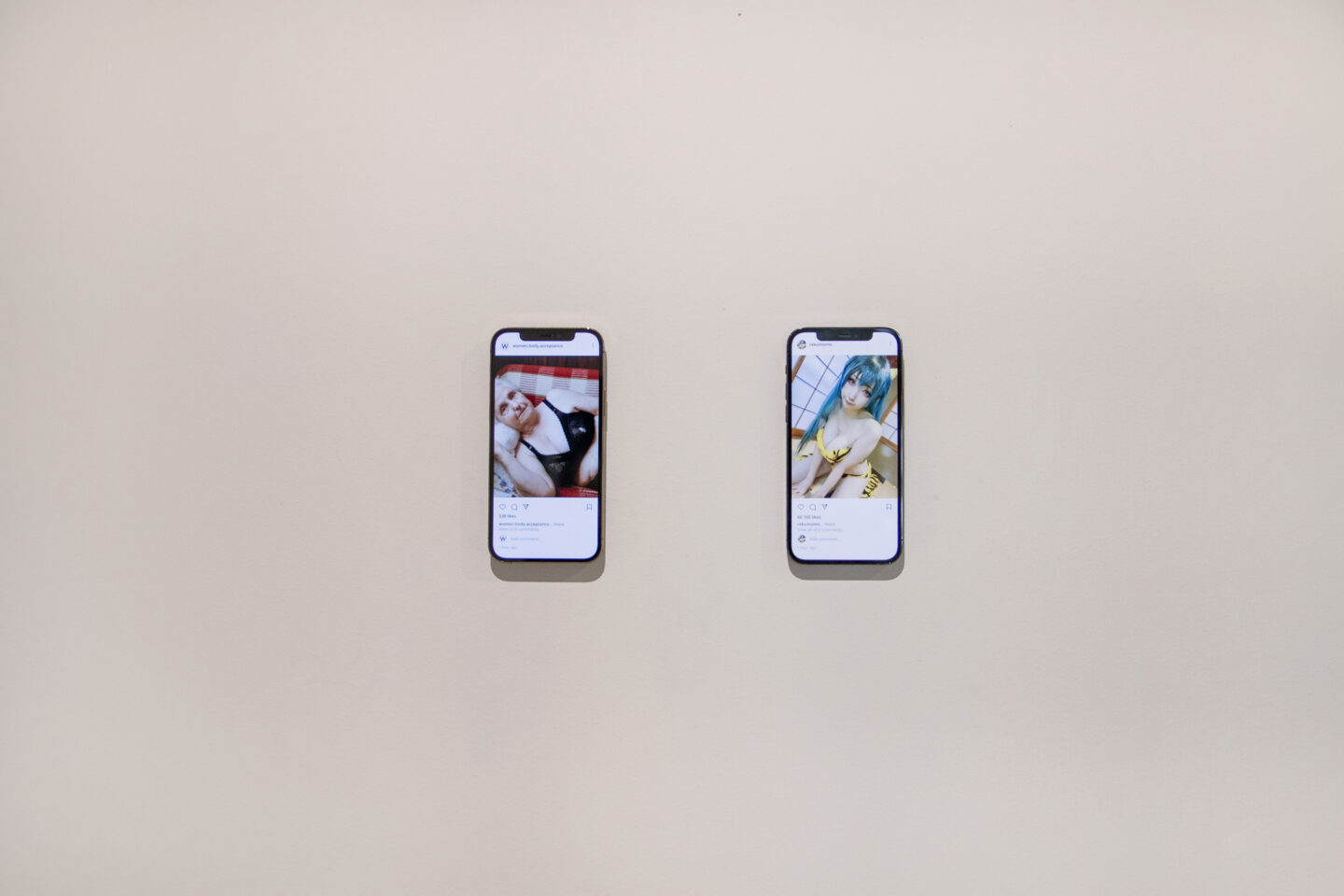 4.Marta Karkosa, Instalacja Reality vs Instagram, - Women's magazines (1968-2018), 2 iPhone's animations, 2023, wystawa Acceptance, autor zdjęcia Marta Karkosa_2