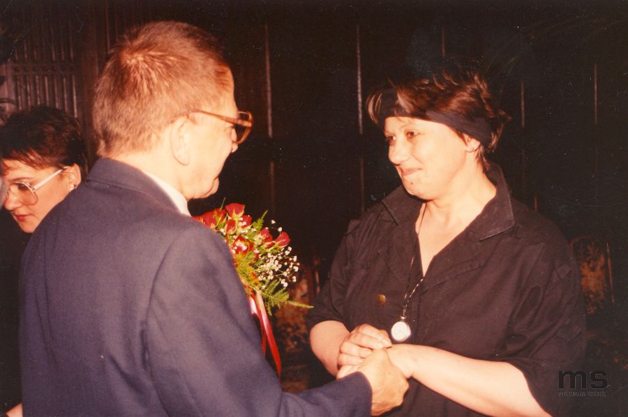 Ewa Mikina z dyrektorem Muzeum Sztuki w Łodzi Ryszardem Stanisławskim, 1991 r. Archiwum Muzeum Sztuki w Łodzi