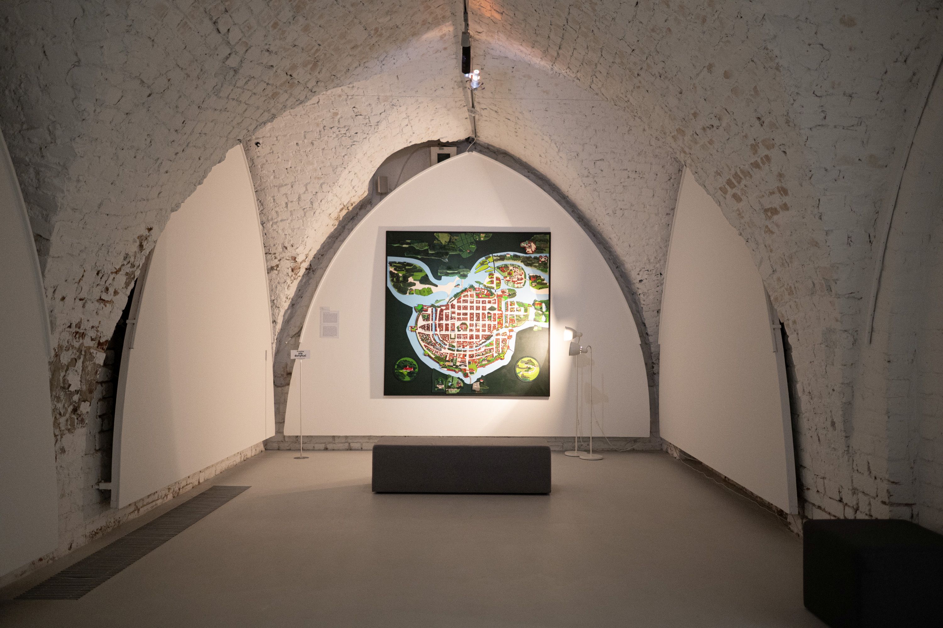 „Warstwy” Kasi Kmity w Galerii Miejskiej we Wrocławiu